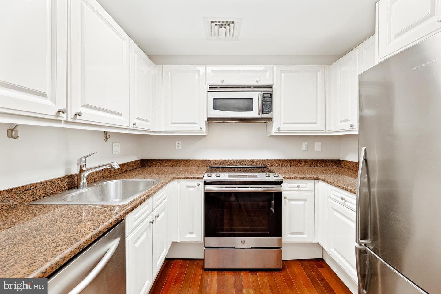 1500 Chestnut Street #19f photo 17