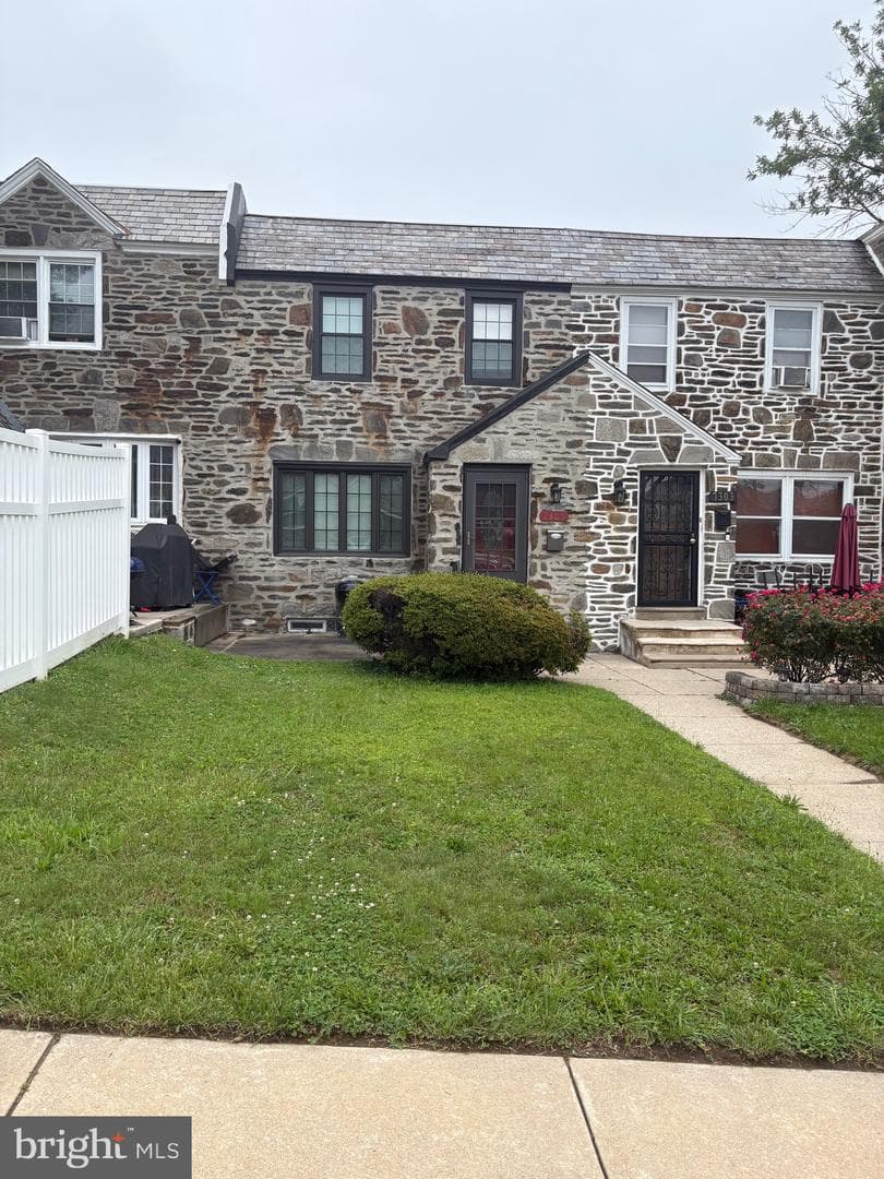 7305 Sherwood Road photo 2