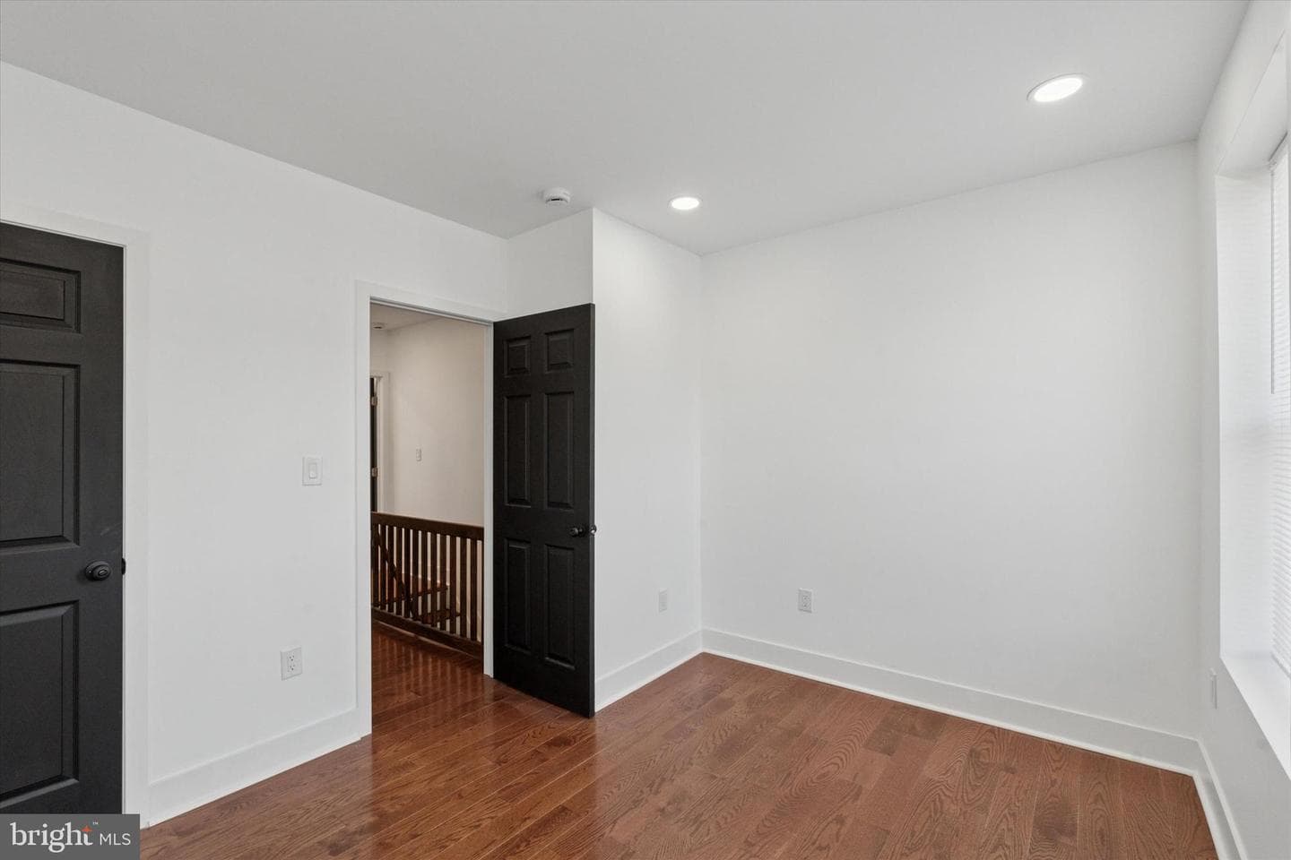 2538 W Oakdale Street photo 14