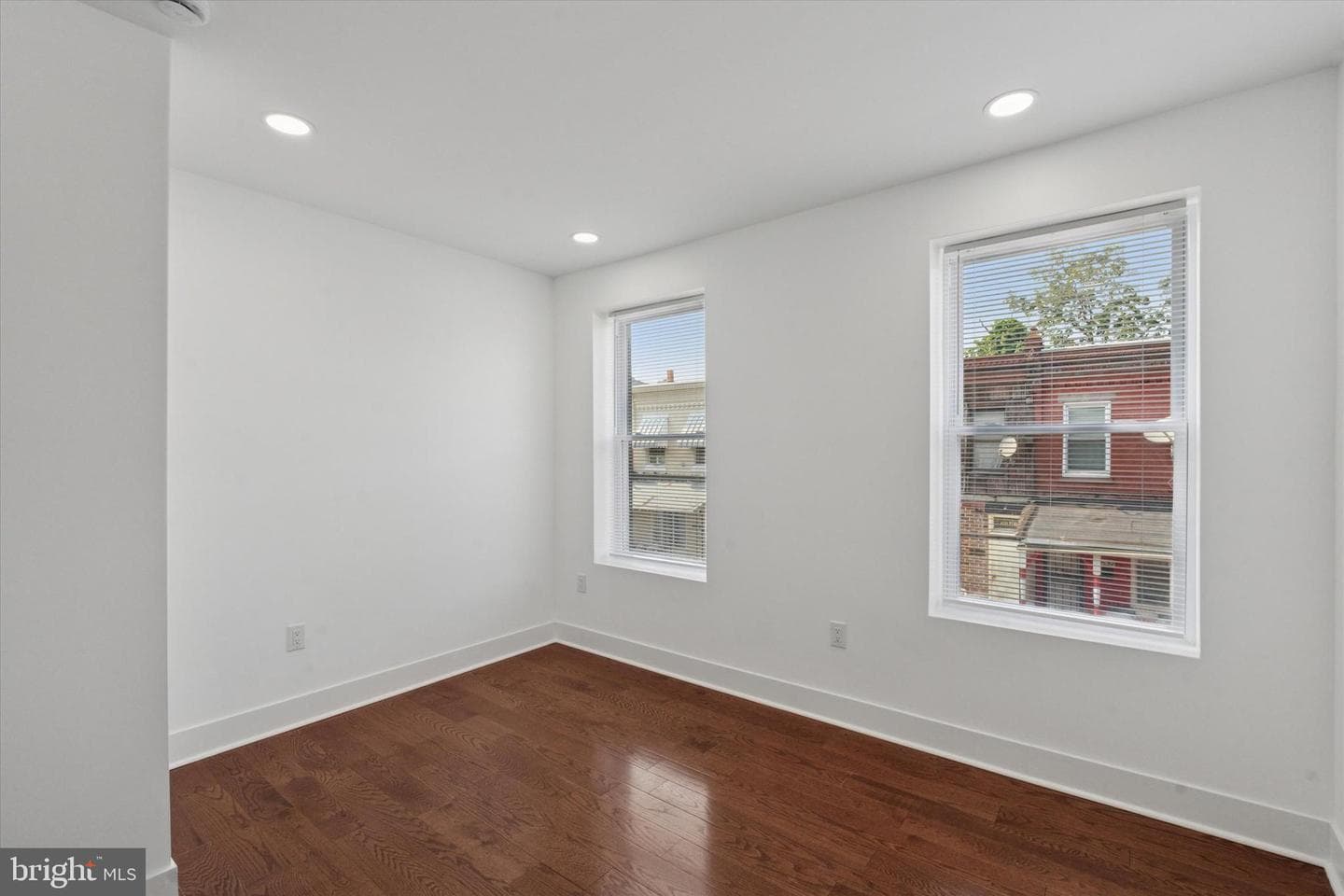 2538 W Oakdale Street photo 15