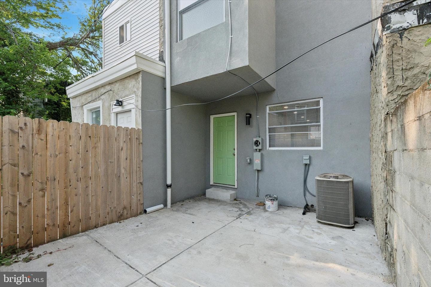 2538 W Oakdale Street photo 18