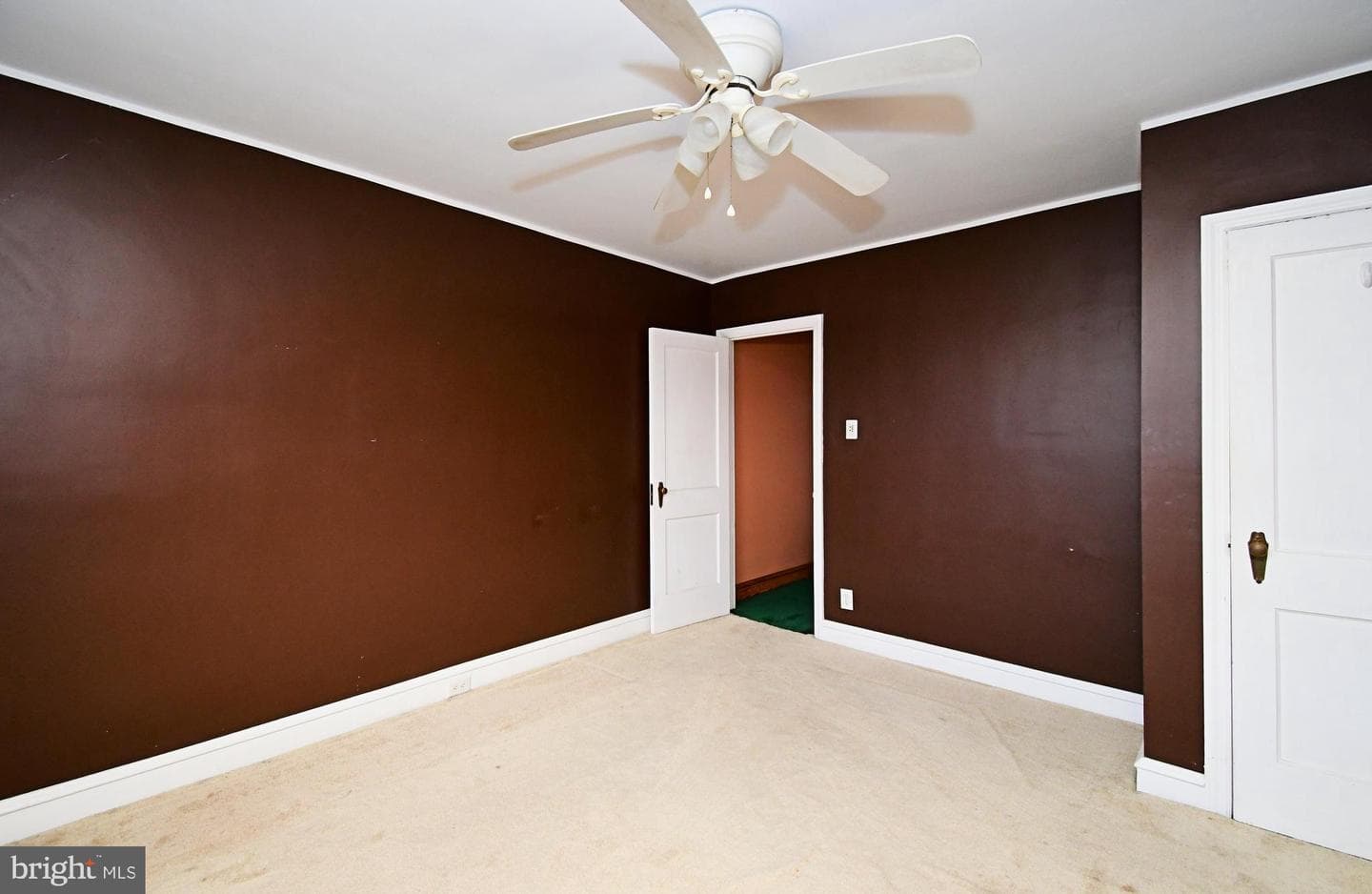 3323 Sheffield Avenue photo 24