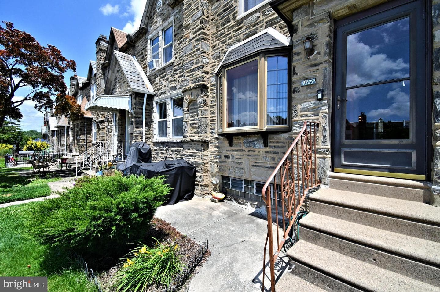 3323 Sheffield Avenue photo 4