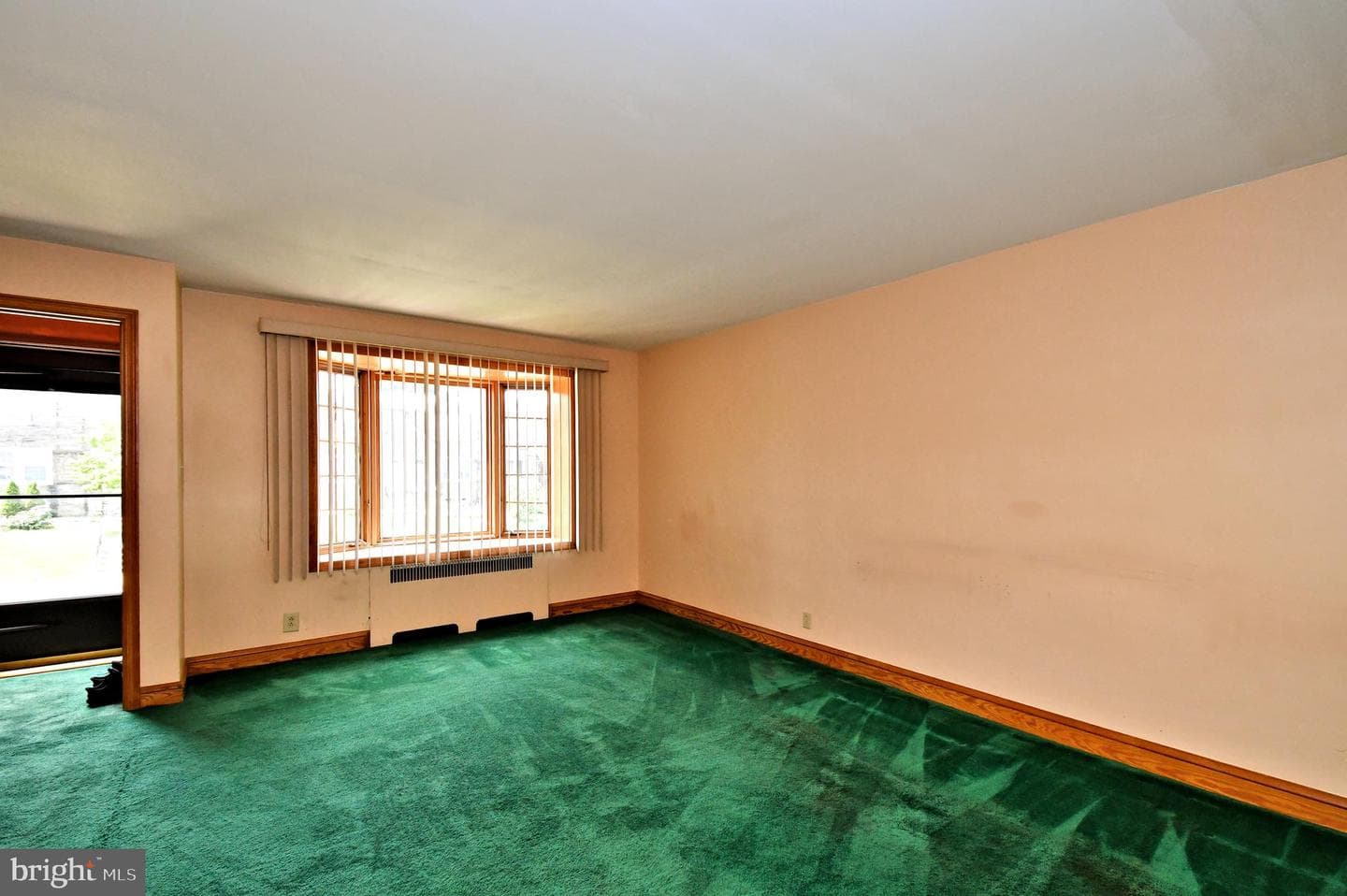 3323 Sheffield Avenue photo 7