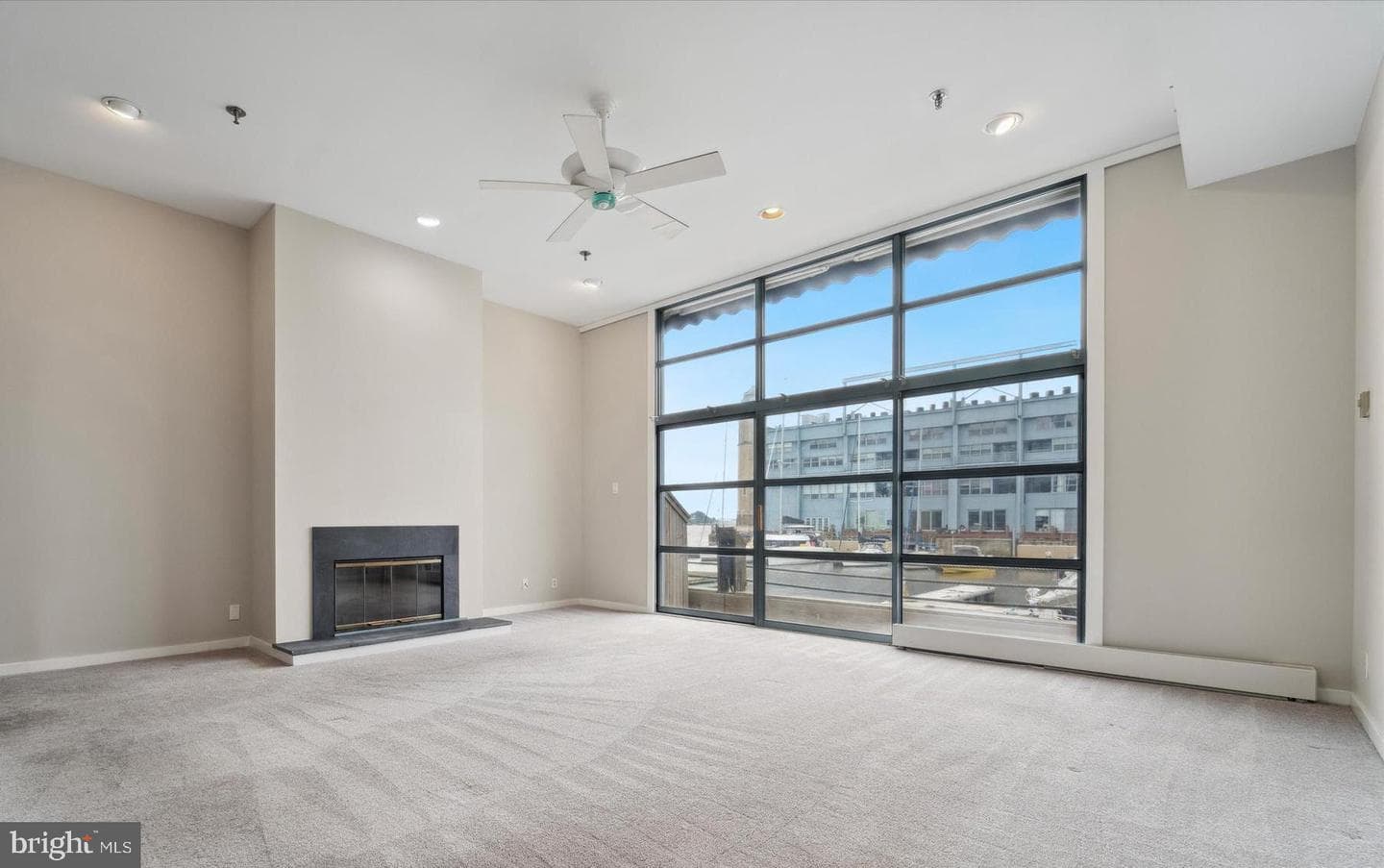 7 N Christopher Columbus Boulevard #130, Philadelphia