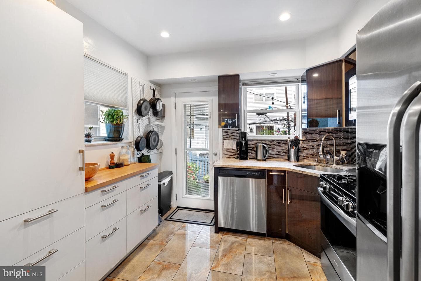 2937 S Sydenham Street photo 9