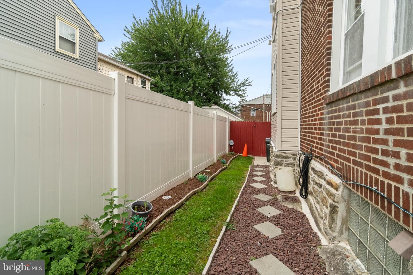 825 Rhawn Street photo 13