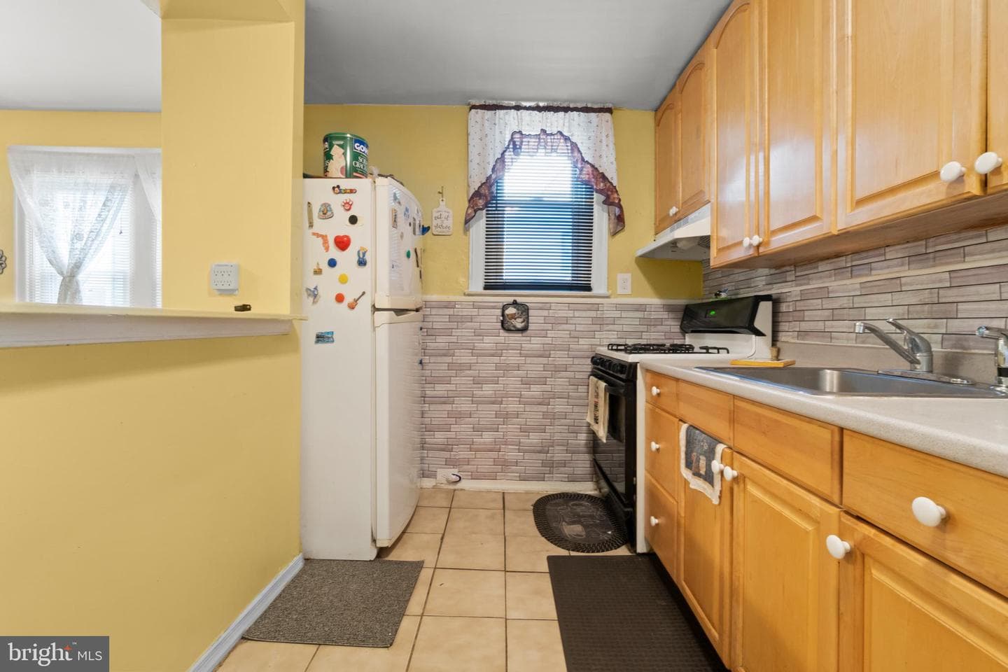 825 Rhawn Street photo 7