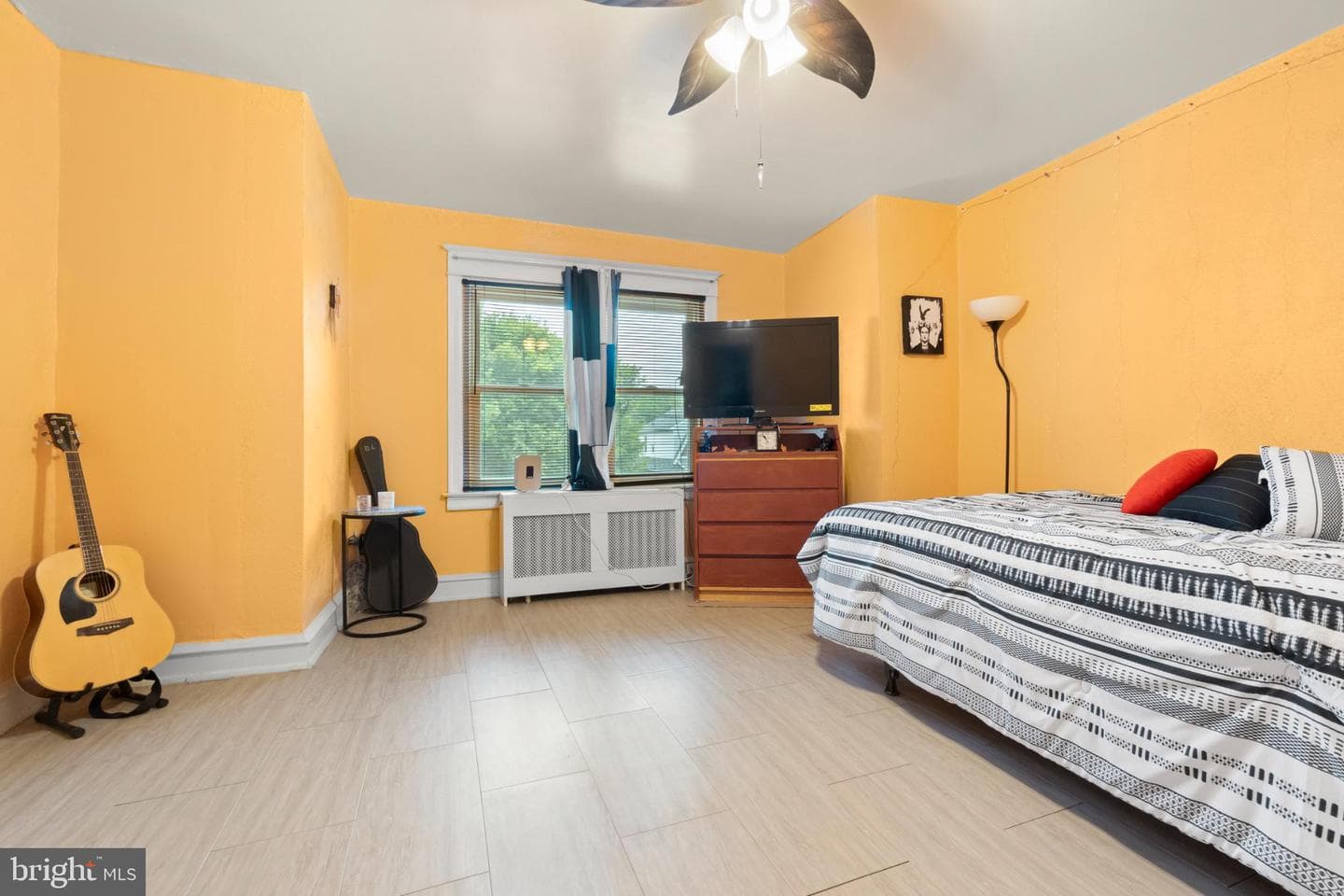 825 Rhawn Street photo 9