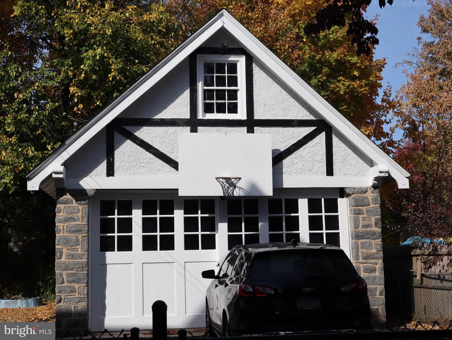 5843 Woodbine Avenue photo 3