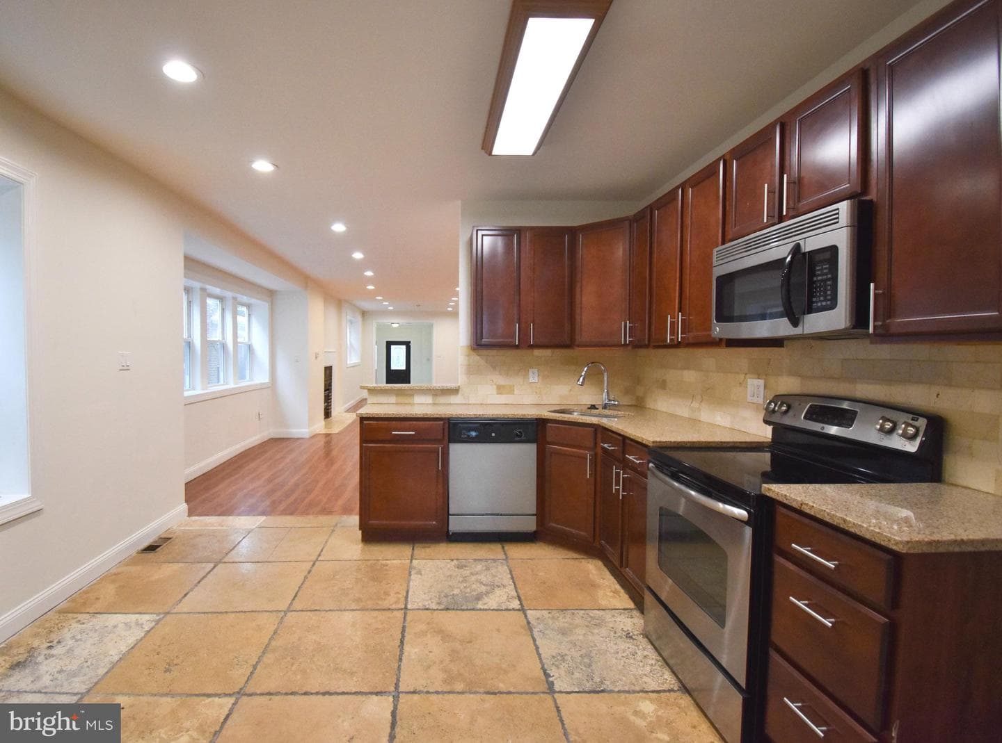 6230 Carpenter Street photo 9