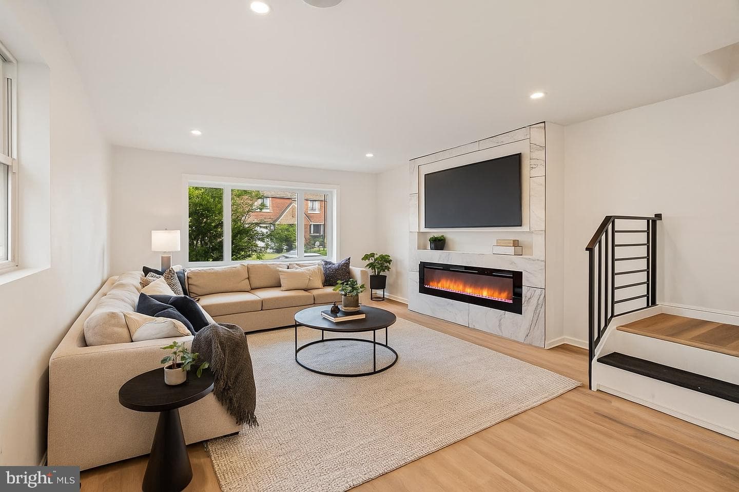 928 E Hortter Street photo 4