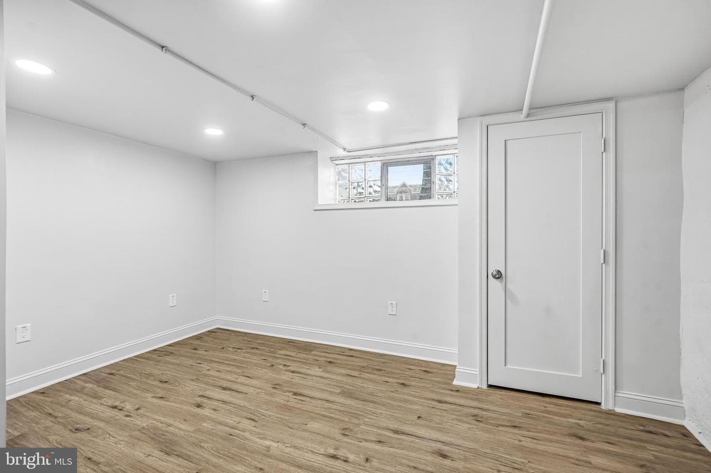 6164 Tackawanna Street photo 18