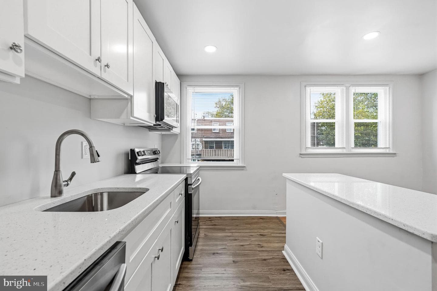 6164 Tackawanna Street photo 28