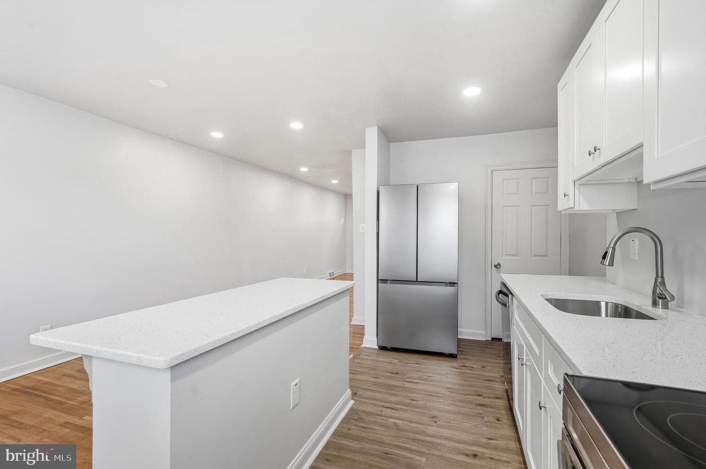 6164 Tackawanna Street photo 29