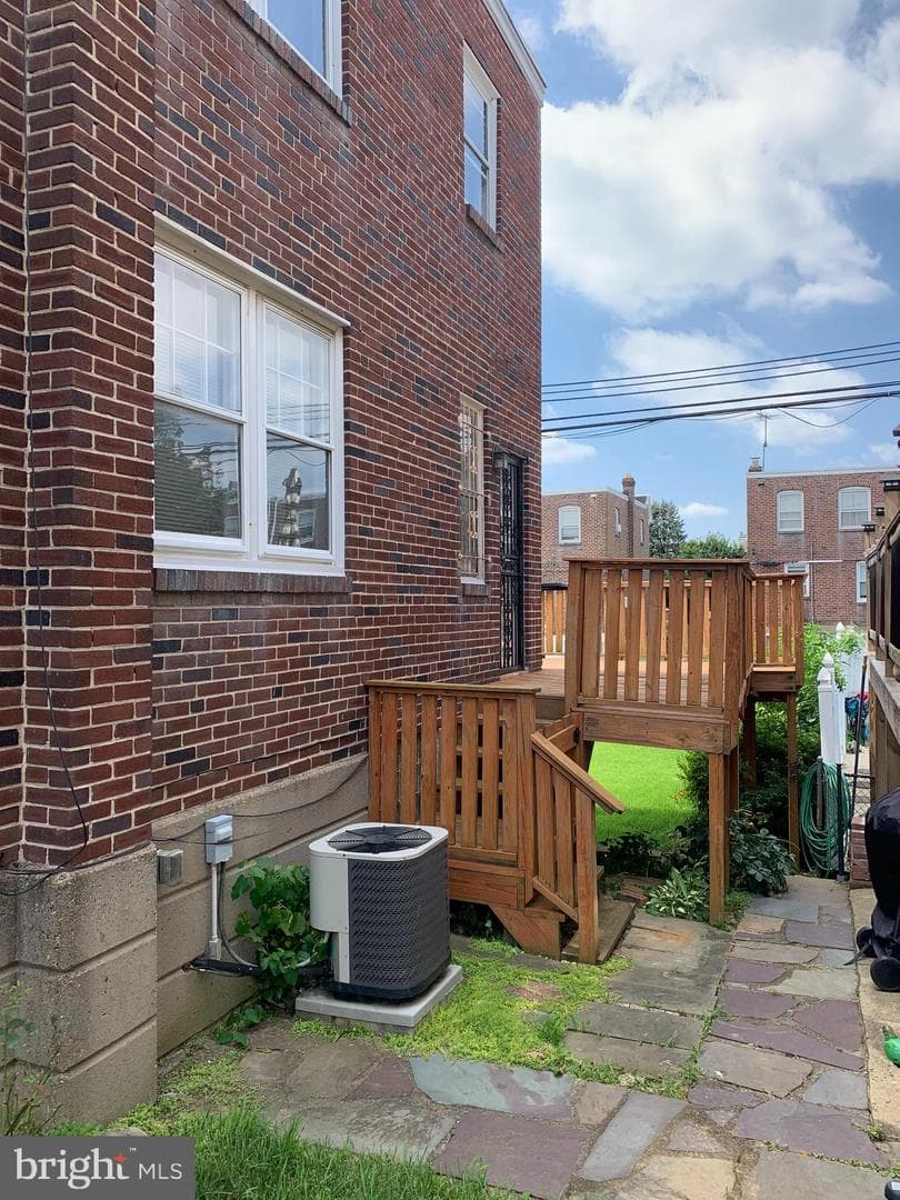 1116 Unruh Avenue photo 4
