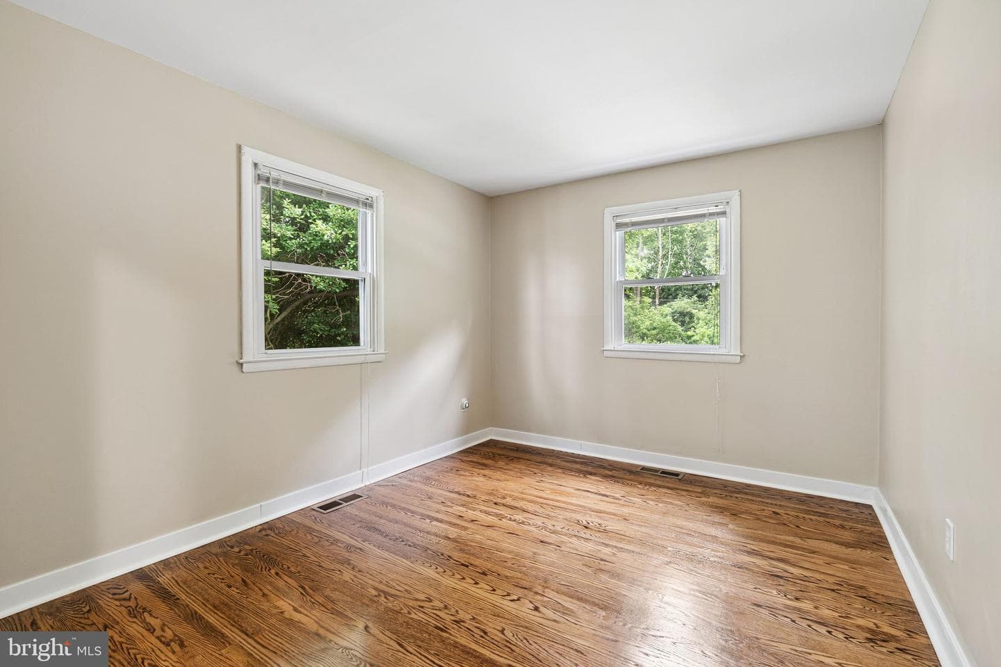 3137 Winchester Avenue photo 23