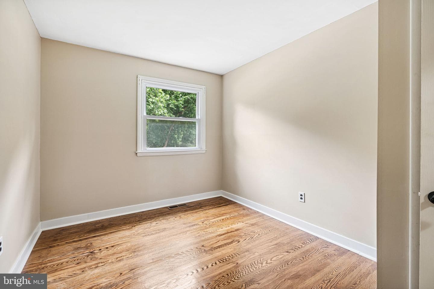 3137 Winchester Avenue photo 24
