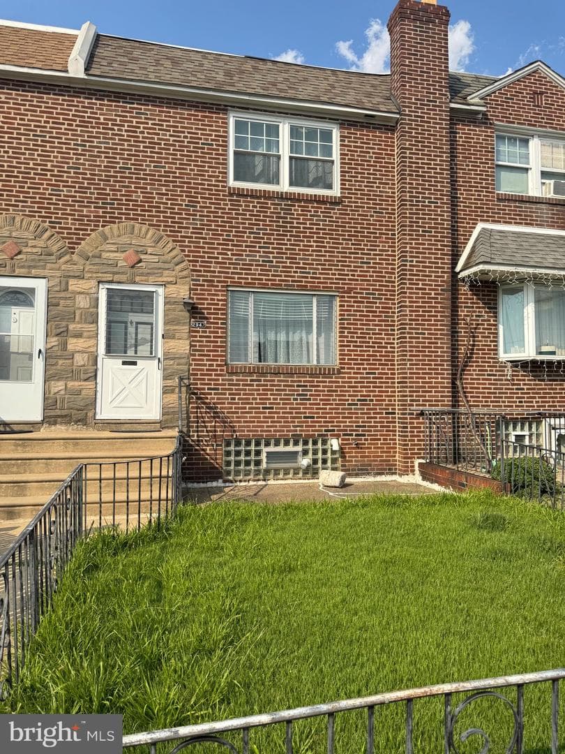2947 Tyson Avenue photo 2
