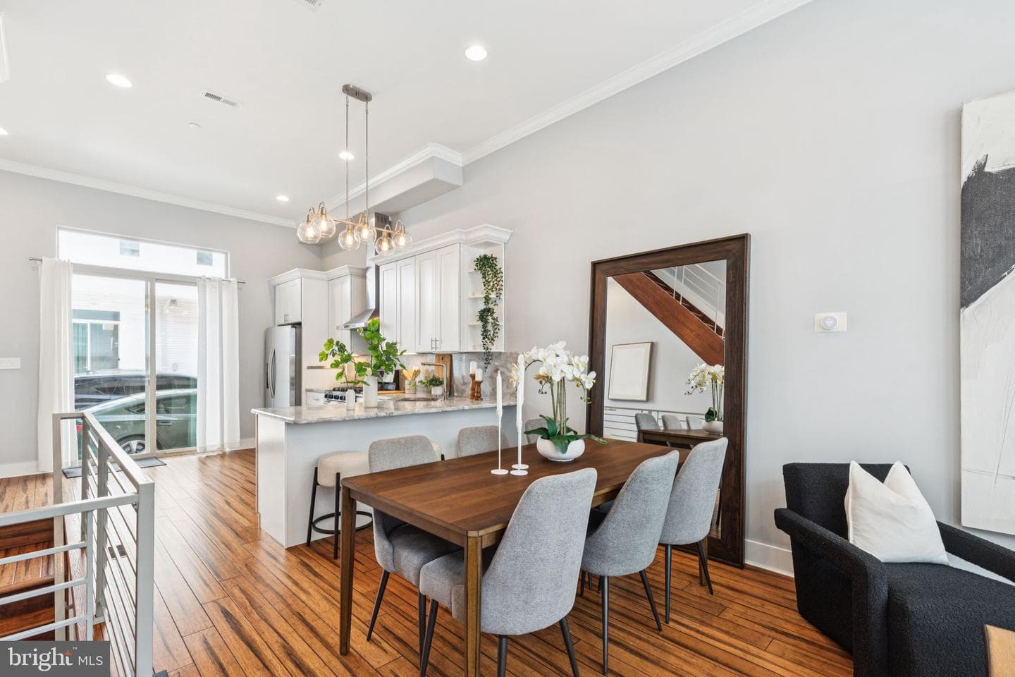 621 Moore Street photo 2