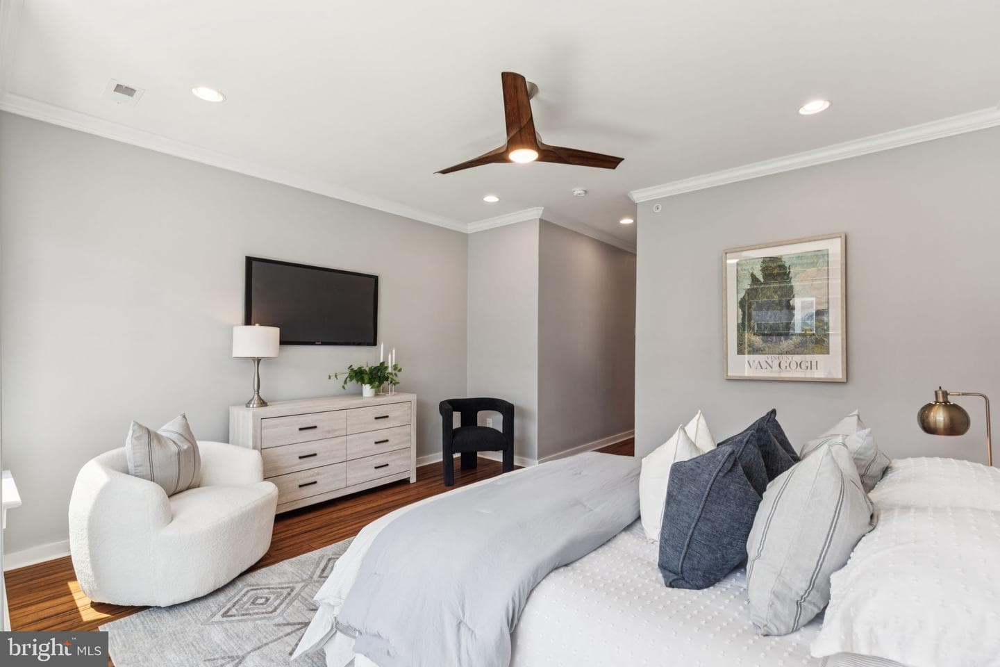 621 Moore Street photo 23