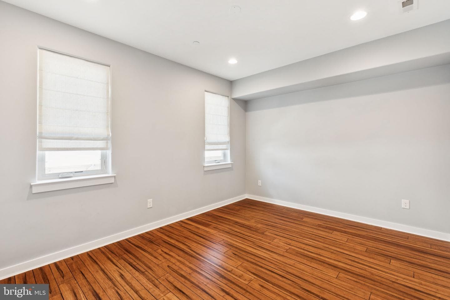 621 Moore Street photo 37