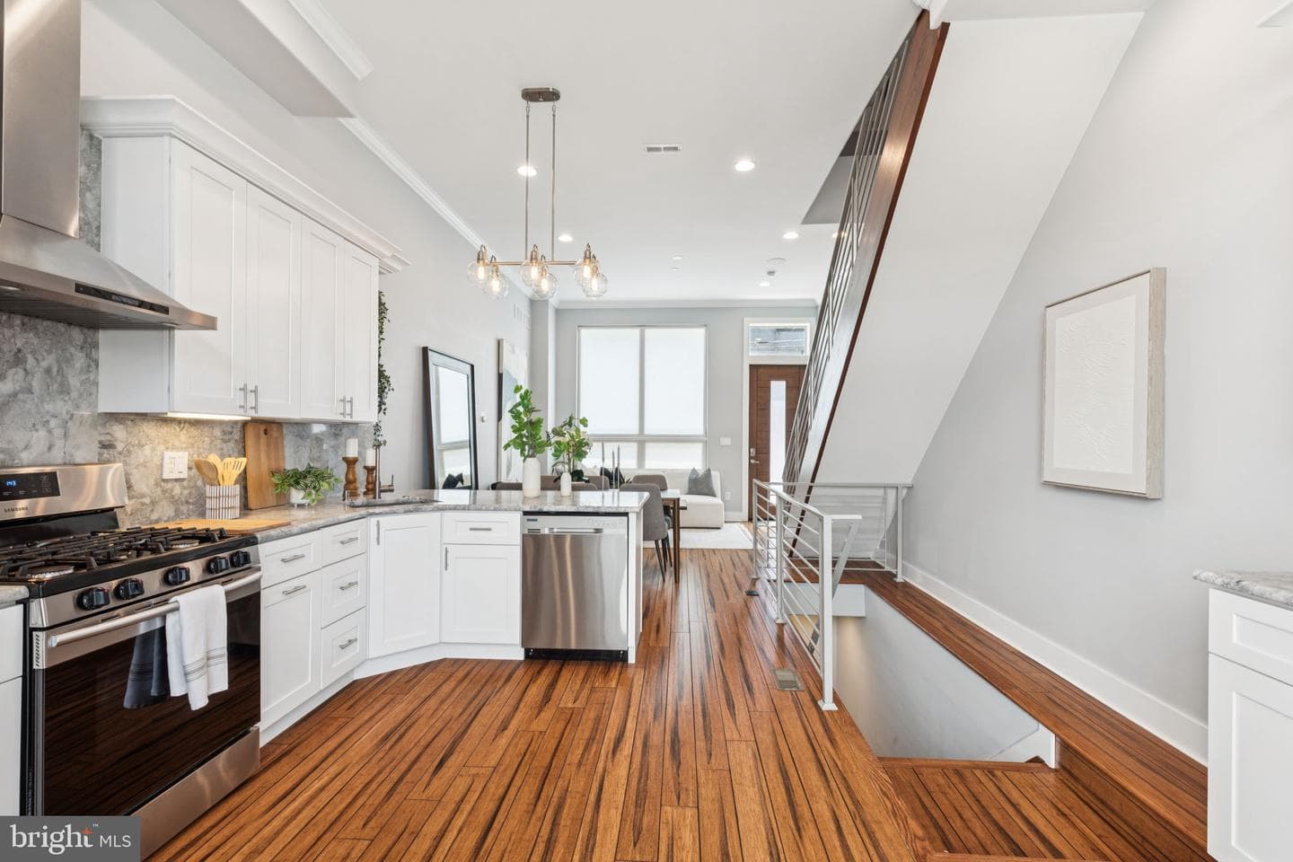 621 Moore Street photo 7