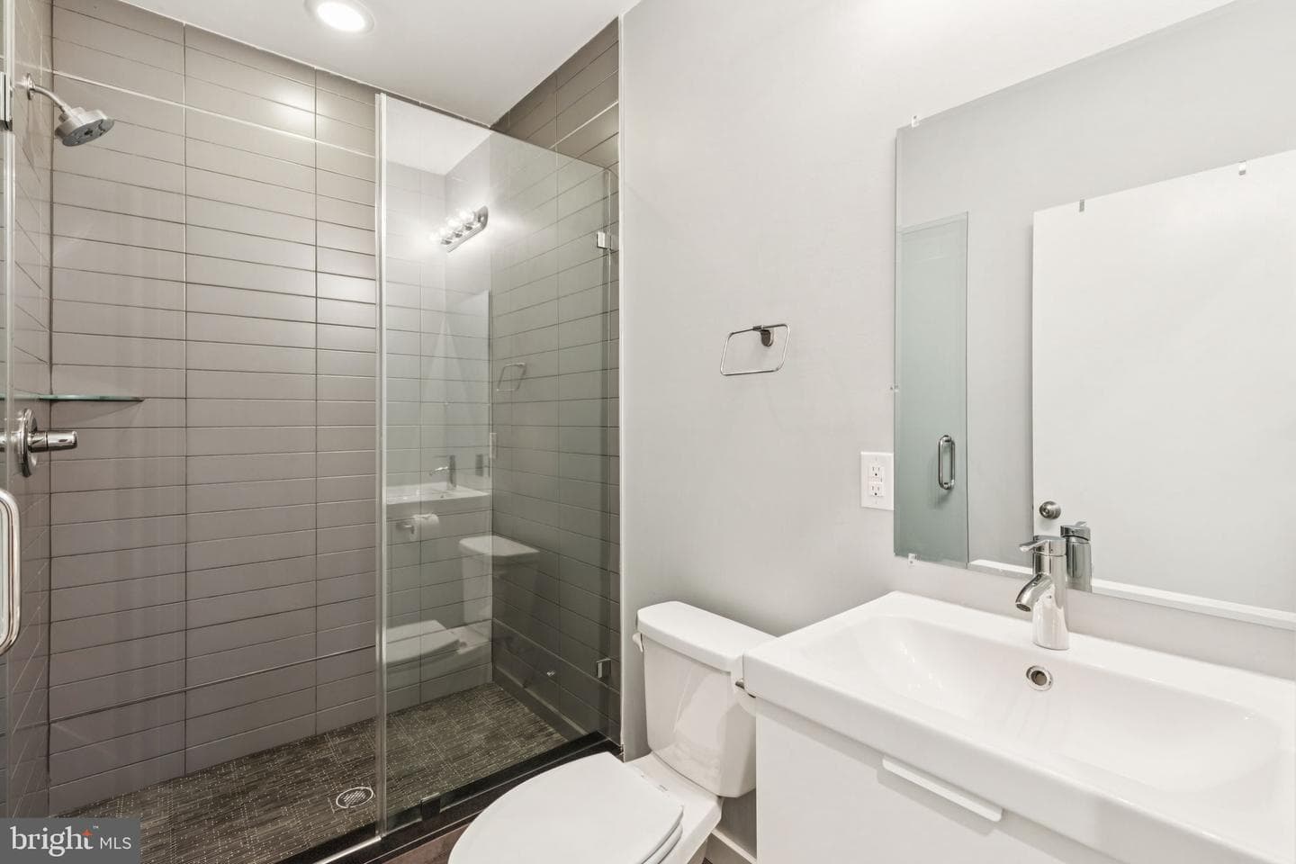 621 Moore Street photo 8