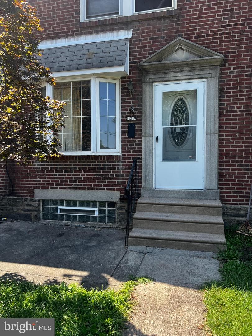 6038 Hasbrook Avenue photo 2