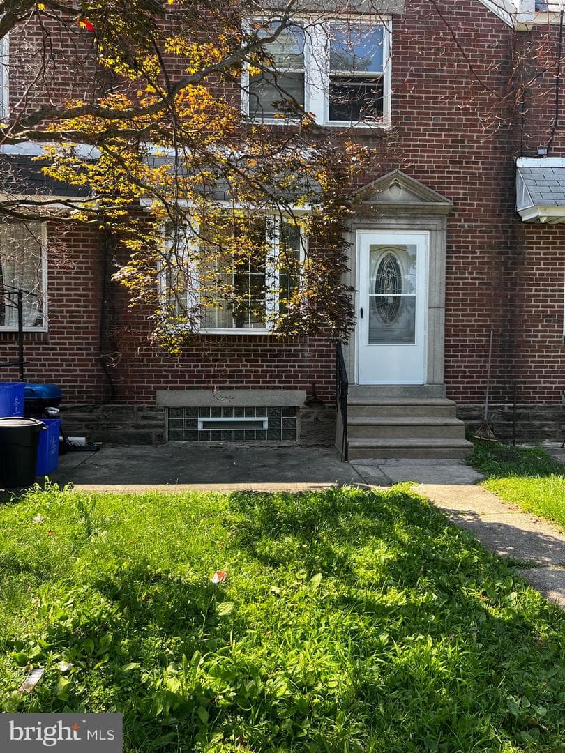 6038 Hasbrook Avenue photo 3