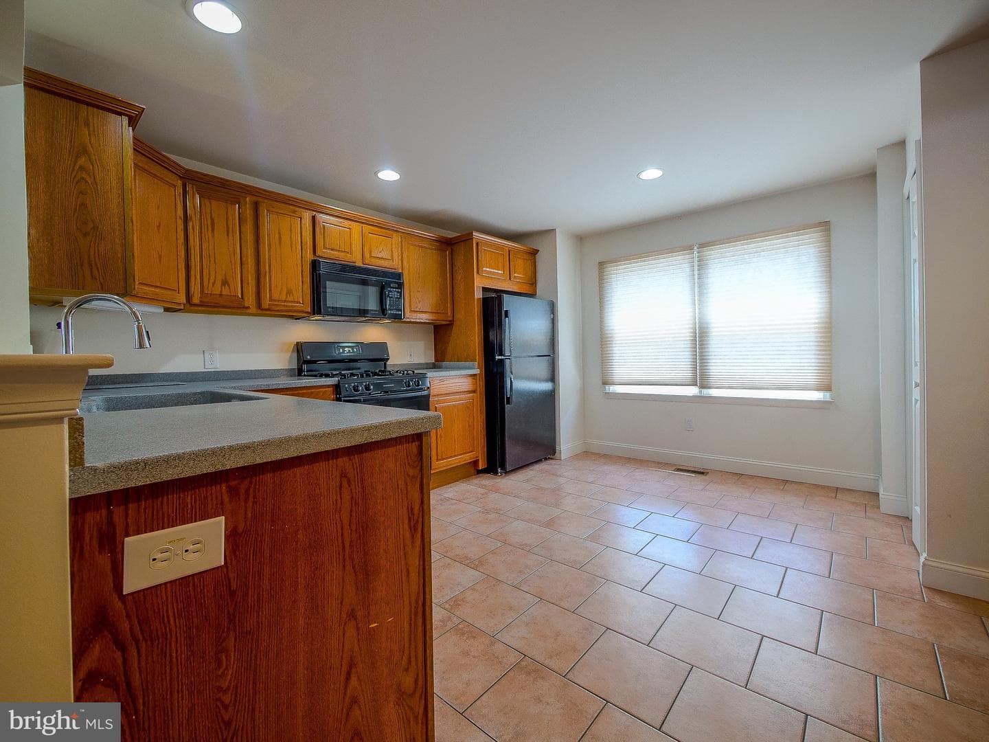 2419 South Street photo 24