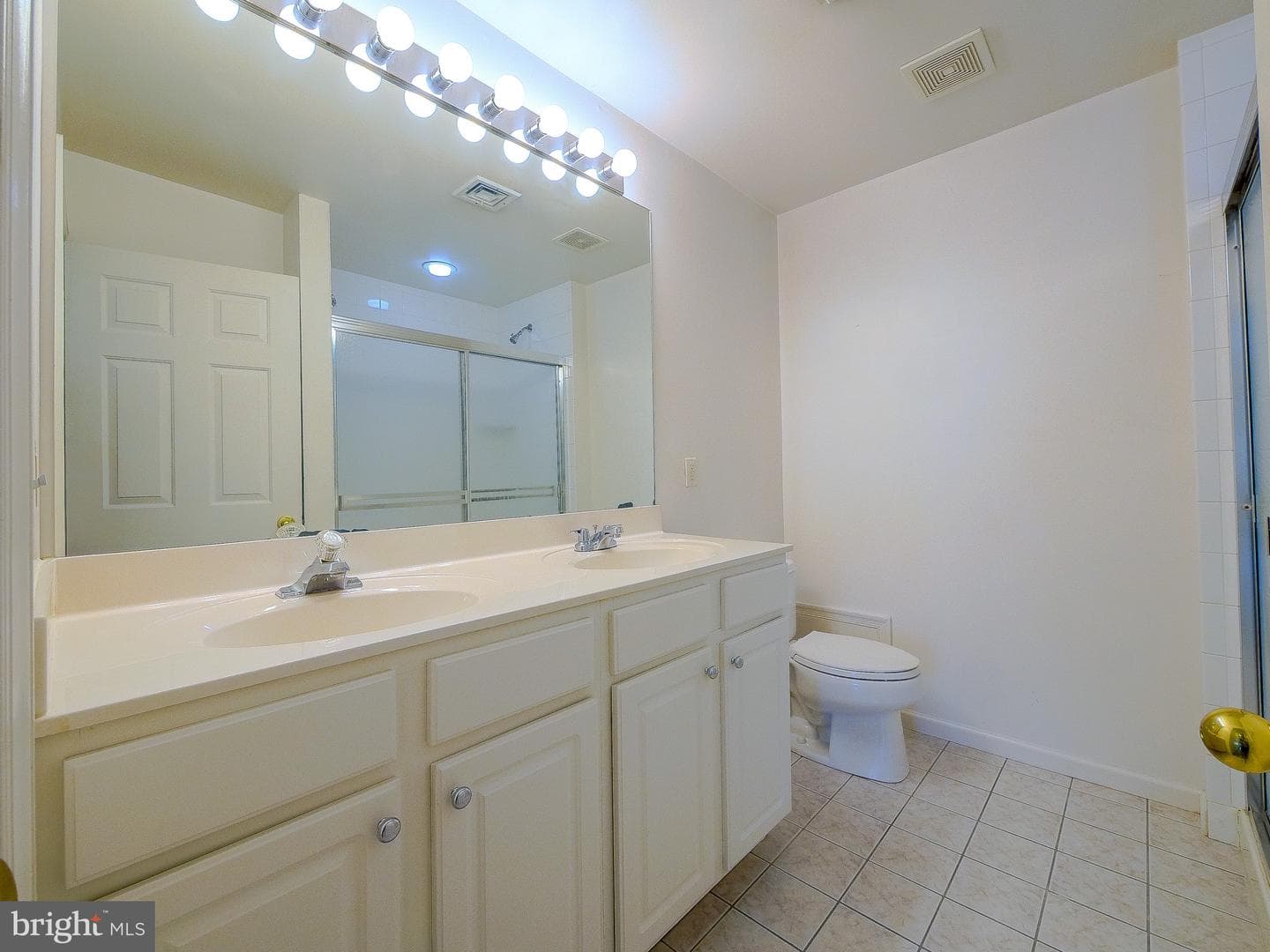 2419 South Street photo 42