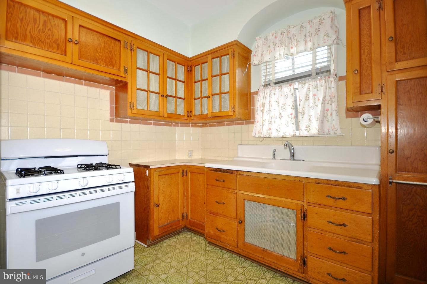 2554 Gillingham Street photo 11
