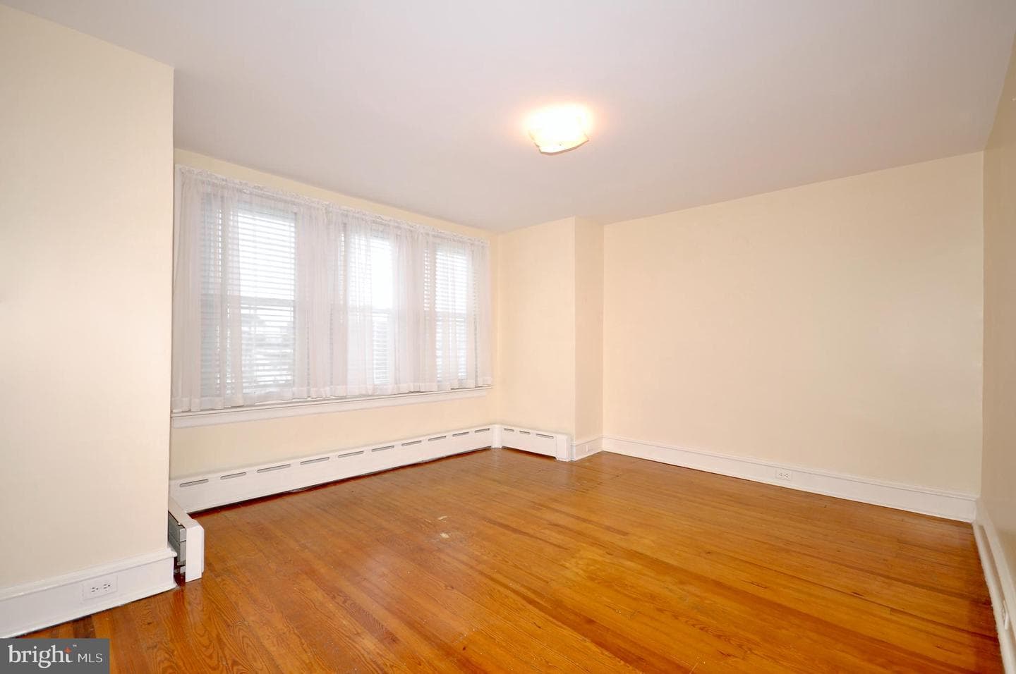 2554 Gillingham Street photo 16