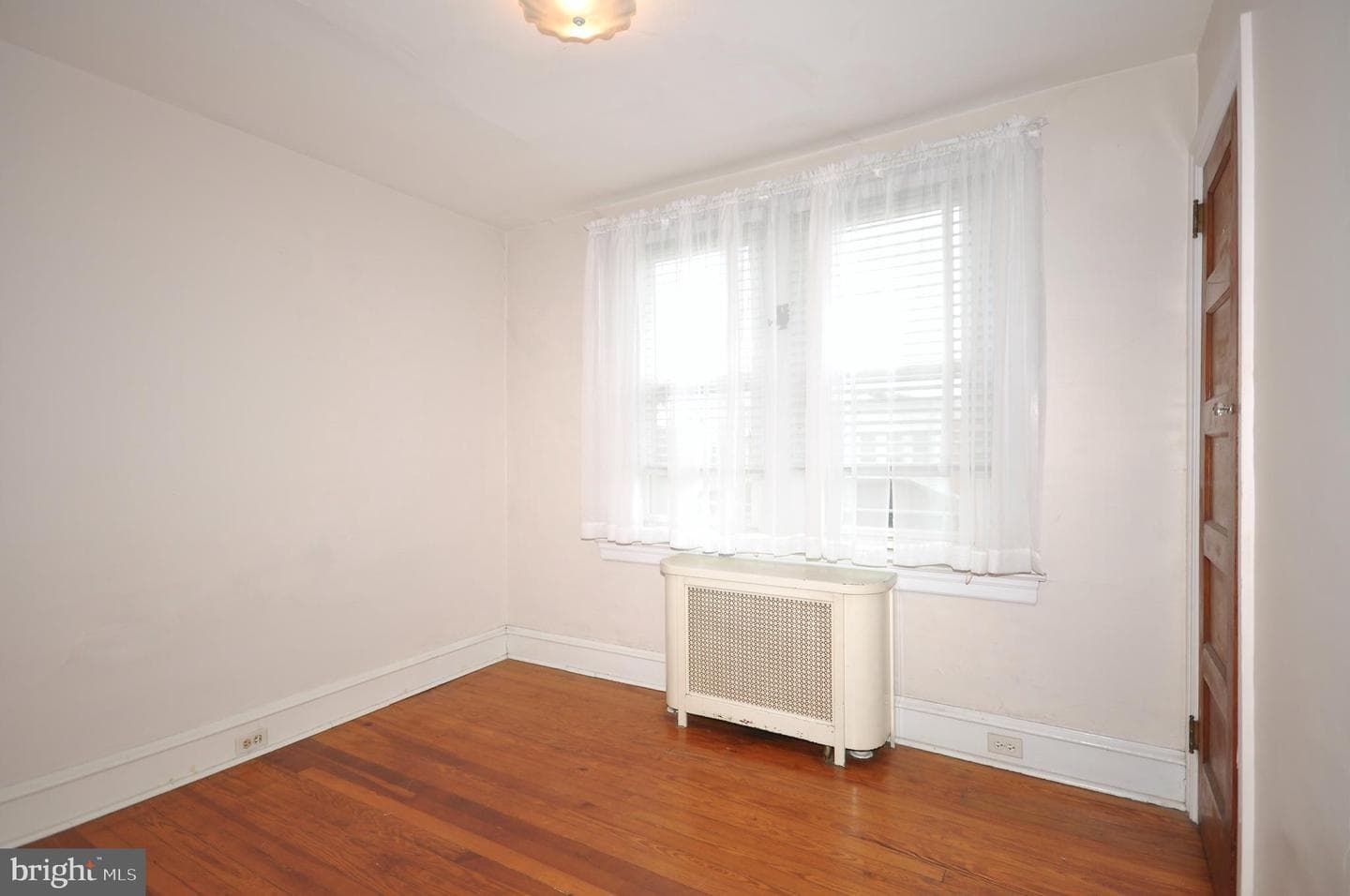 2554 Gillingham Street photo 18