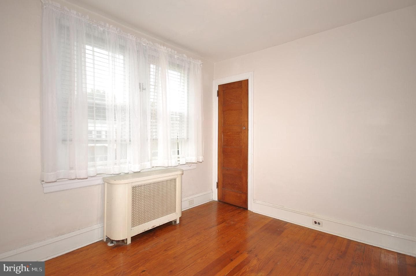 2554 Gillingham Street photo 19