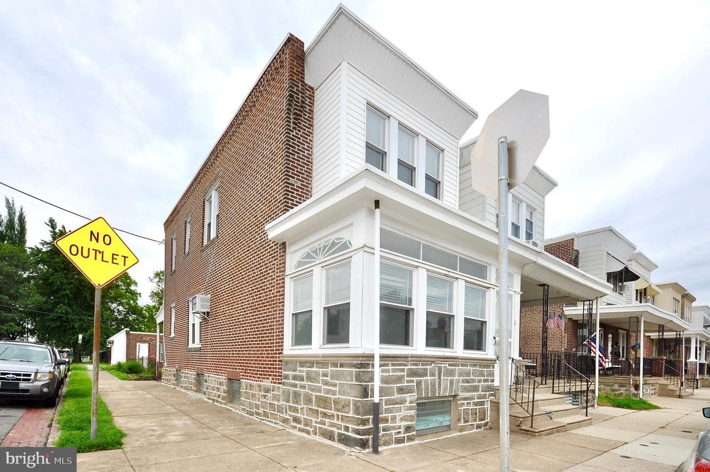 2554 Gillingham Street photo 2