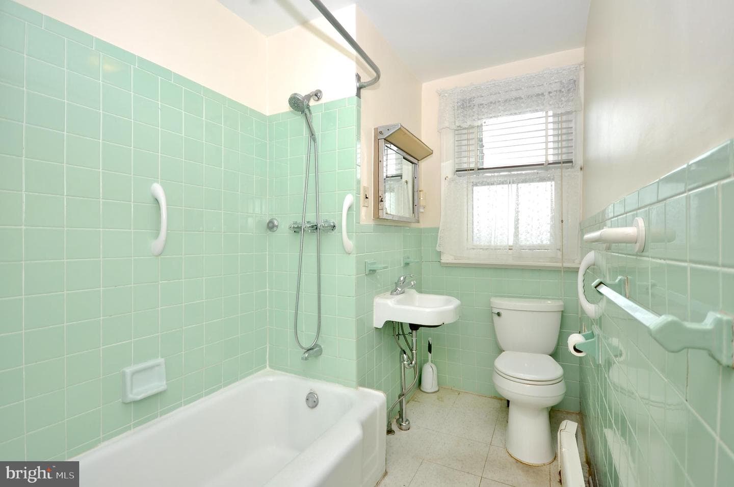 2554 Gillingham Street photo 20