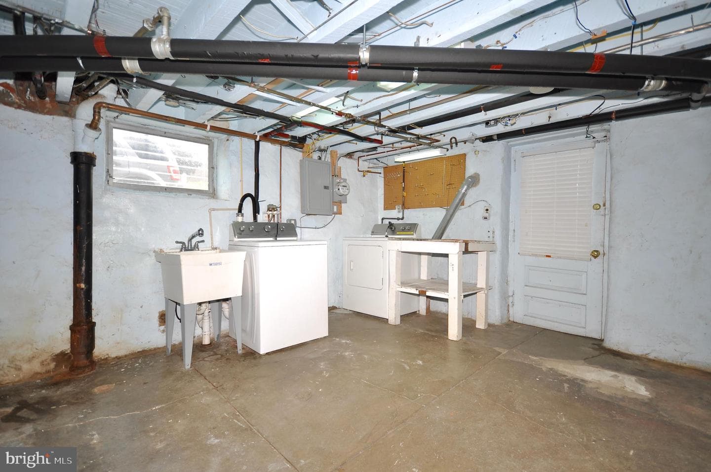 2554 Gillingham Street photo 25