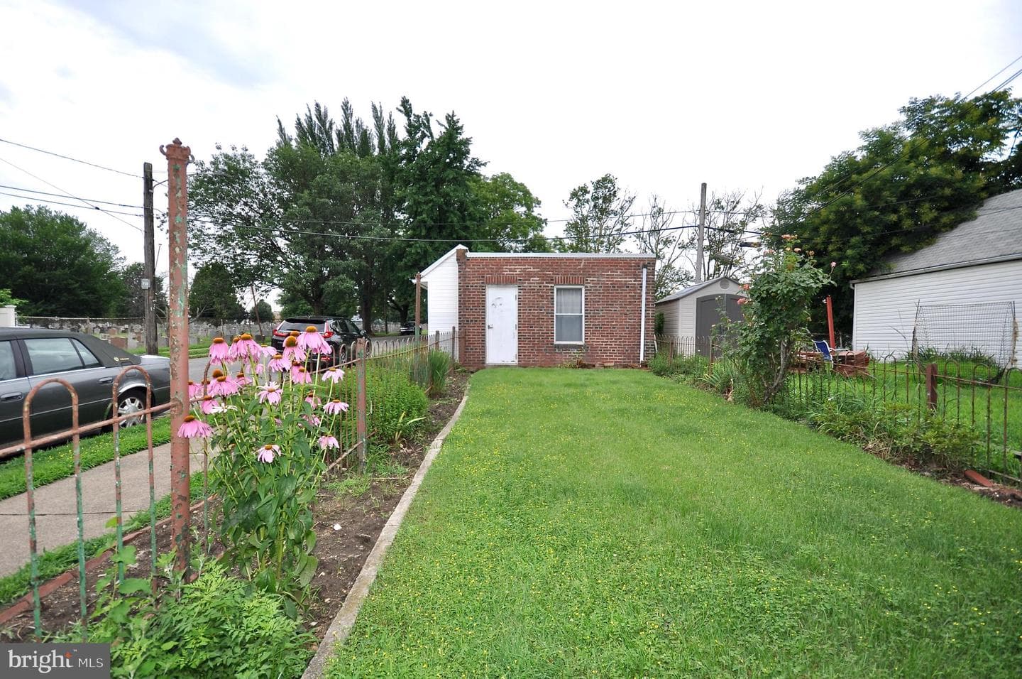 2554 Gillingham Street photo 28