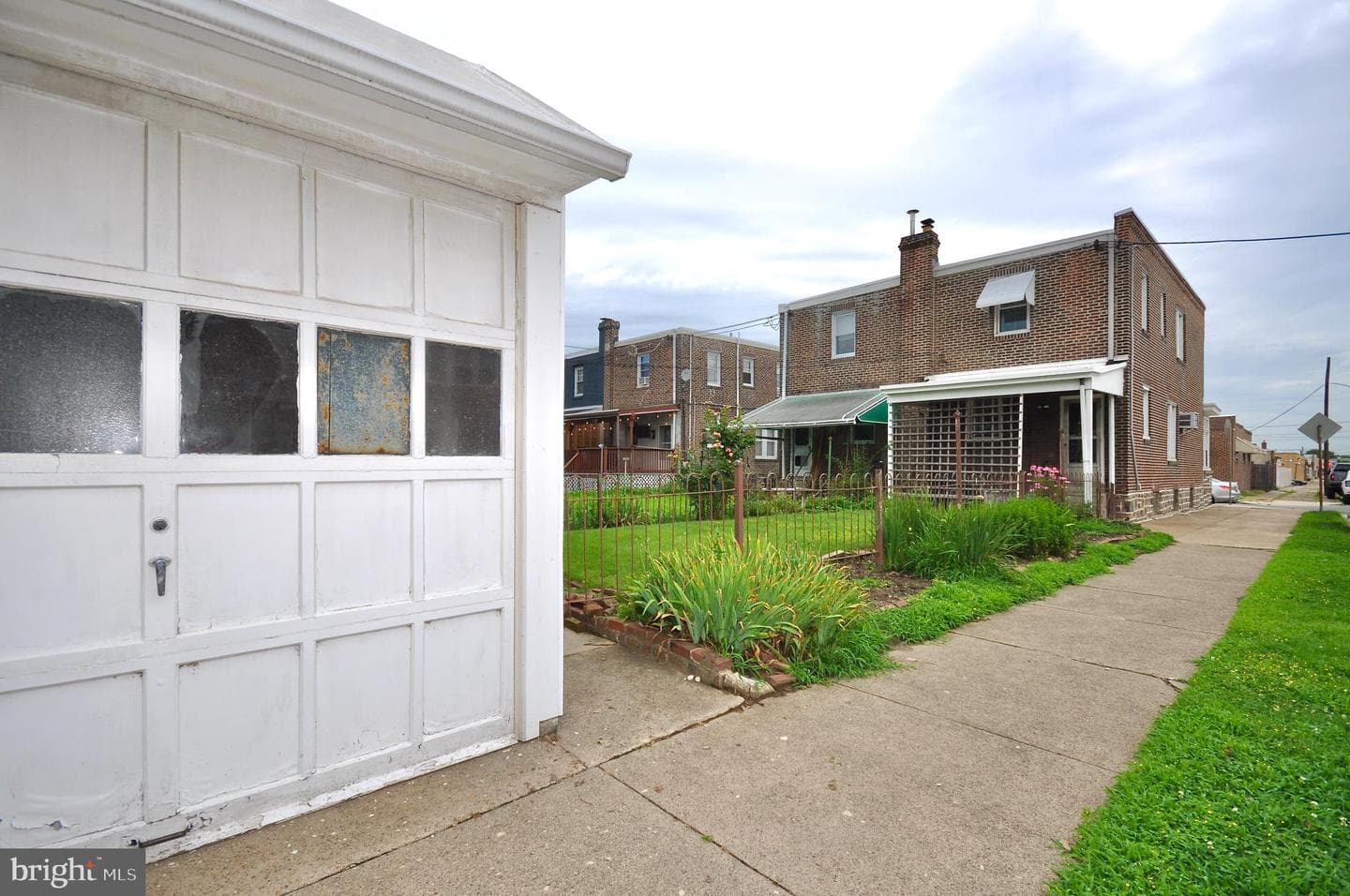 2554 Gillingham Street photo 31