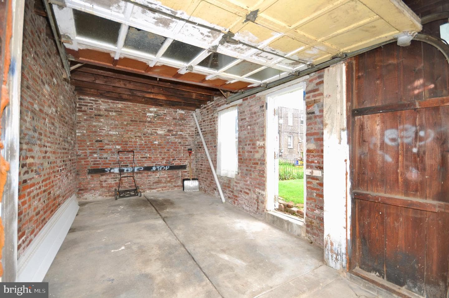 2554 Gillingham Street photo 33