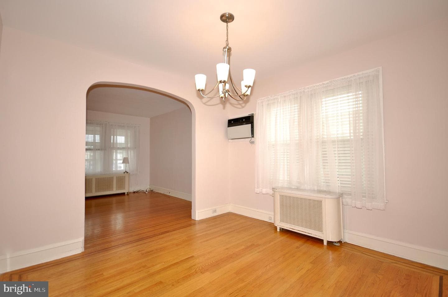 2554 Gillingham Street photo 9
