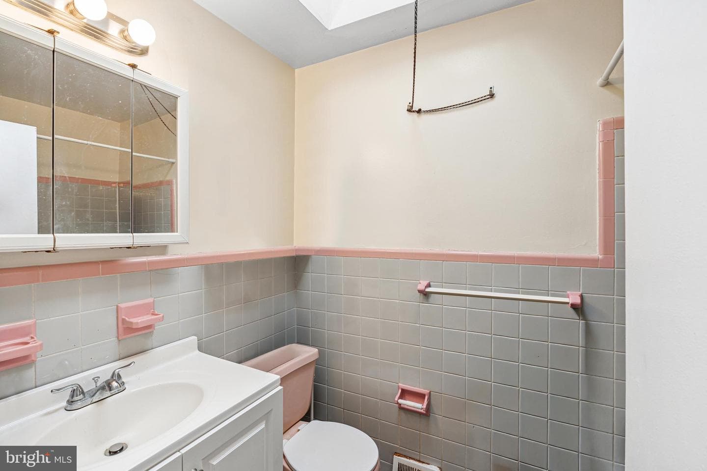7018 Henry Avenue photo 11
