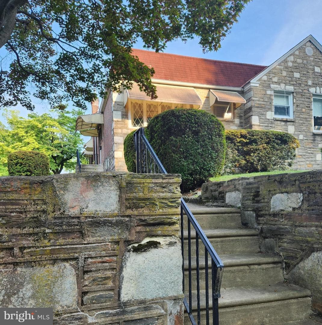 8835 Winchester Avenue photo 2