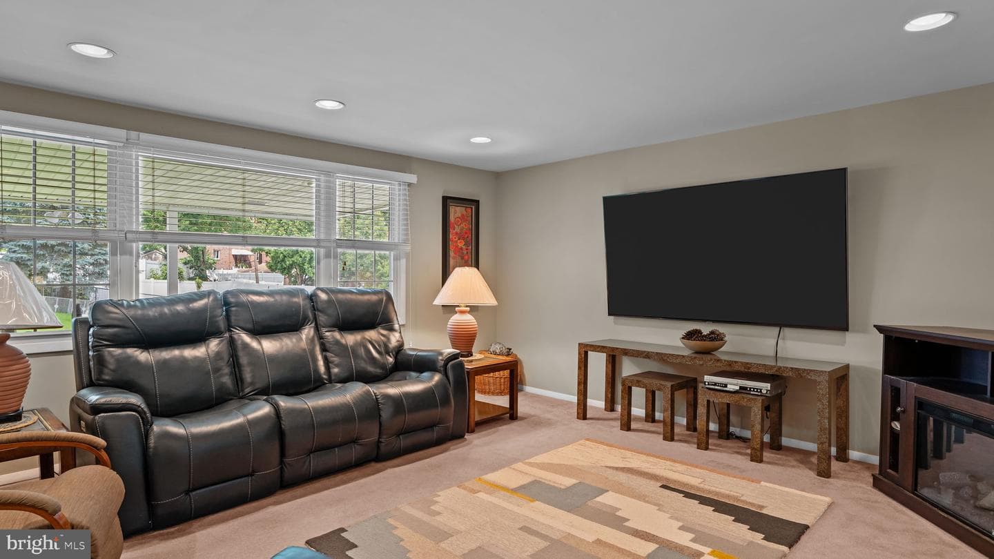 11992 Lockart Road photo 11