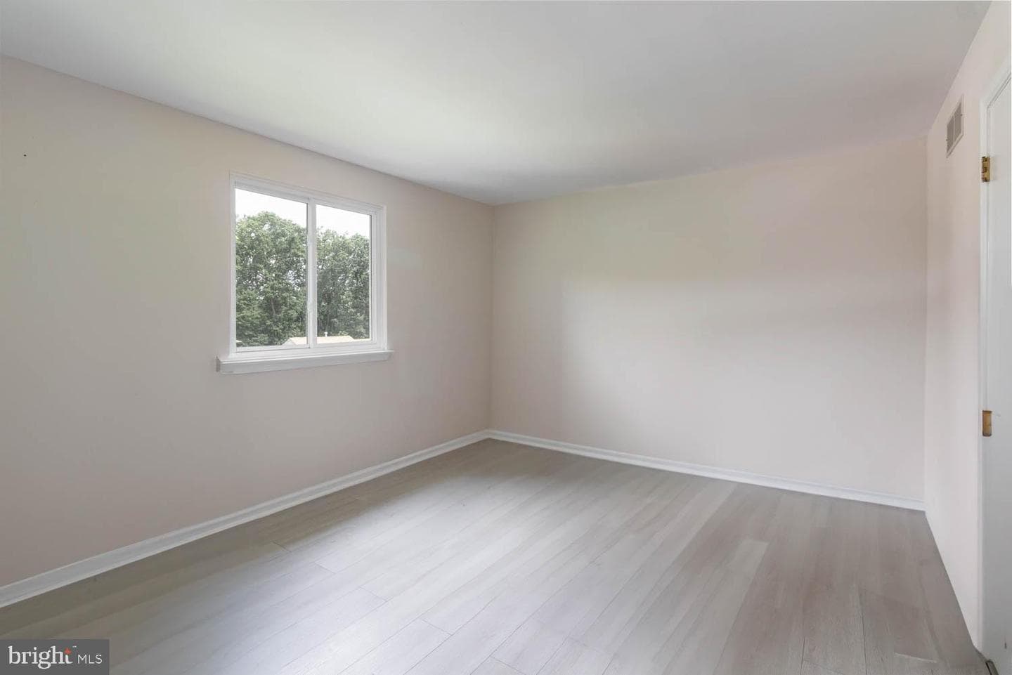 937 Caledonia Street photo 23