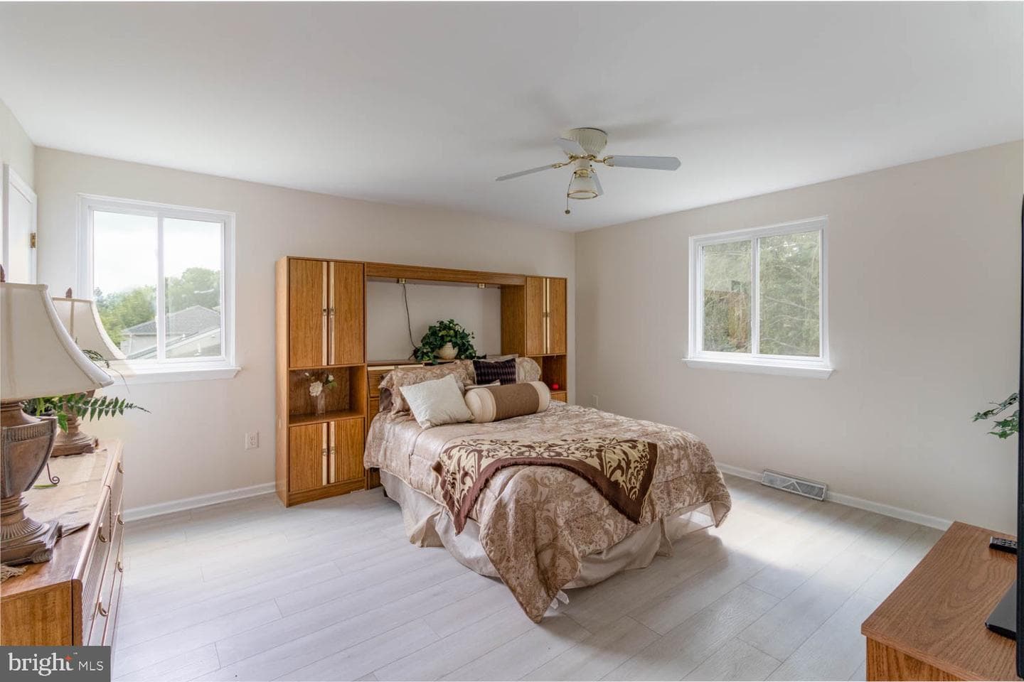 937 Caledonia Street photo 24