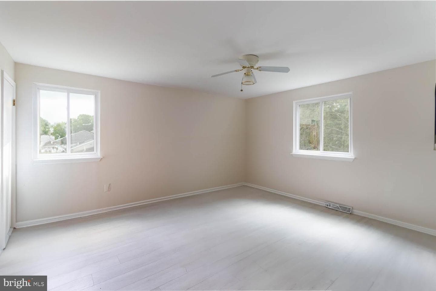 937 Caledonia Street photo 25