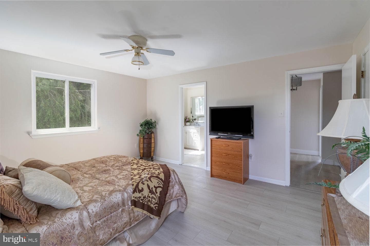 937 Caledonia Street photo 26